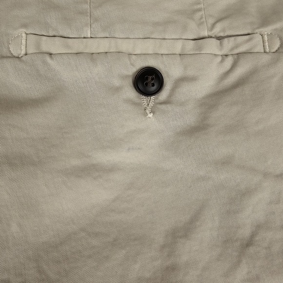 Peter Millar Crown Crafted Golf Shorts Stone Garment Dyed Size 36 STAINED - Picture 9 of 15